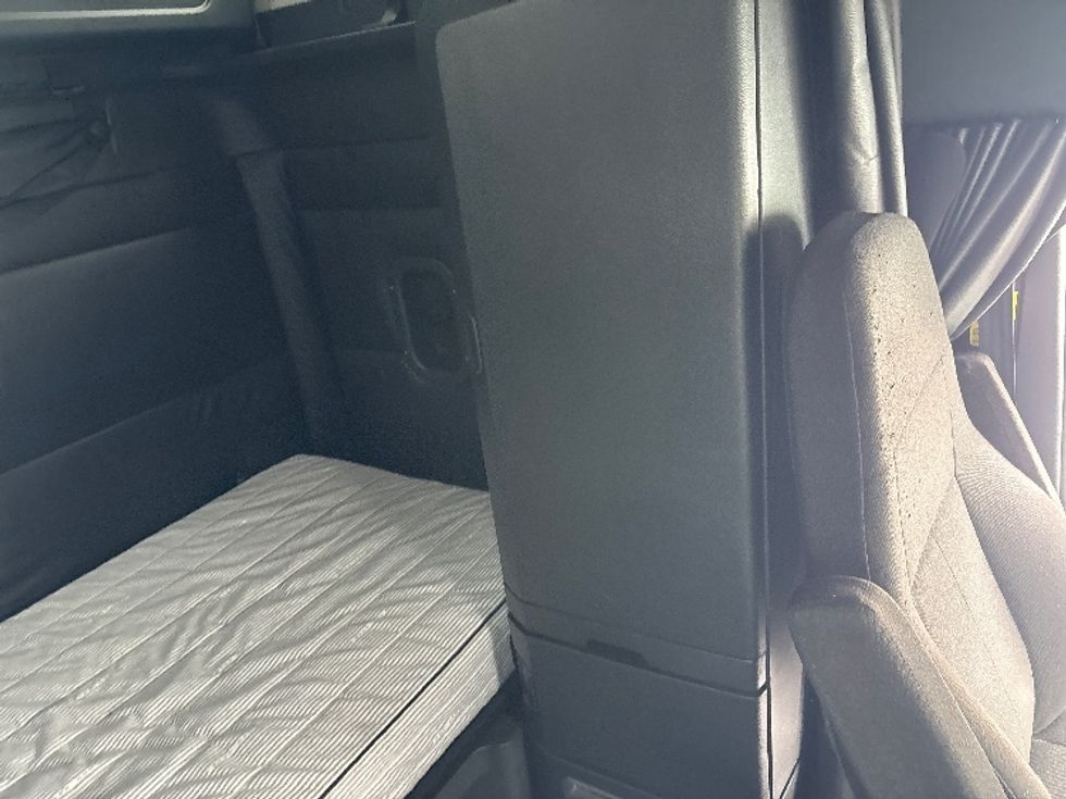 Sleeper Tractor-Heavy Duty Tractors-Freightliner-2023-T12664ST-Coxsackie-NY-659,179\n\t\tmiles-$ 55,750 - Image 24