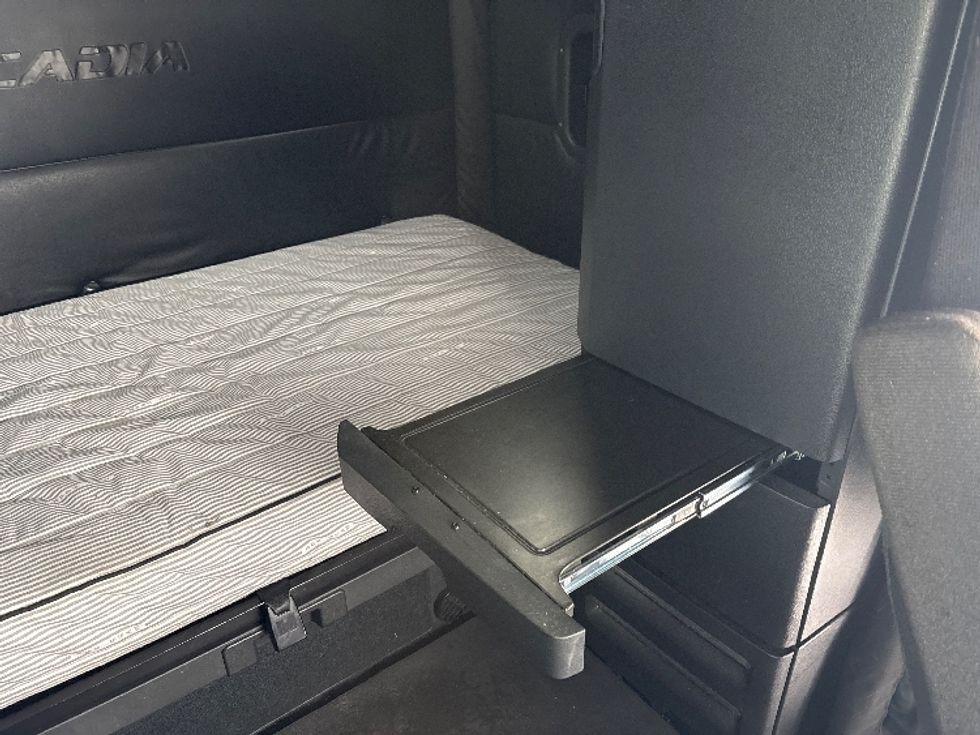 Sleeper Tractor-Heavy Duty Tractors-Freightliner-2023-T12664ST-Coxsackie-NY-659,179\n\t\tmiles-$ 55,750 - Image 25