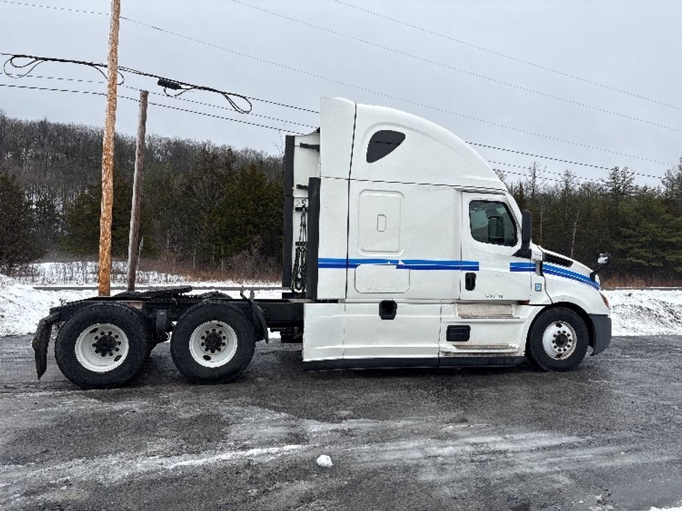 Sleeper Tractor-Heavy Duty Tractors-Freightliner-2023-T12664ST-Coxsackie-NY-659,179\n\t\tmiles-$ 55,750 - Image 8