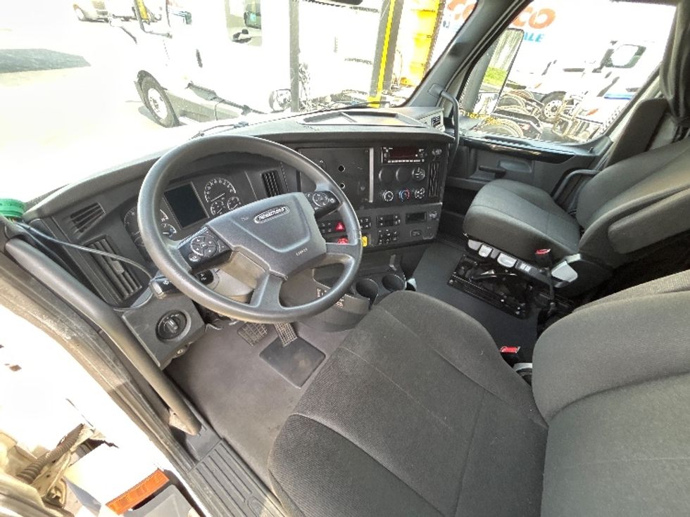 Sleeper Tractor-Heavy Duty Tractors-Freightliner-2023-T12664ST-Cranbury-NJ-635,507\n\t\tmiles-$ 58,750 - Image 10