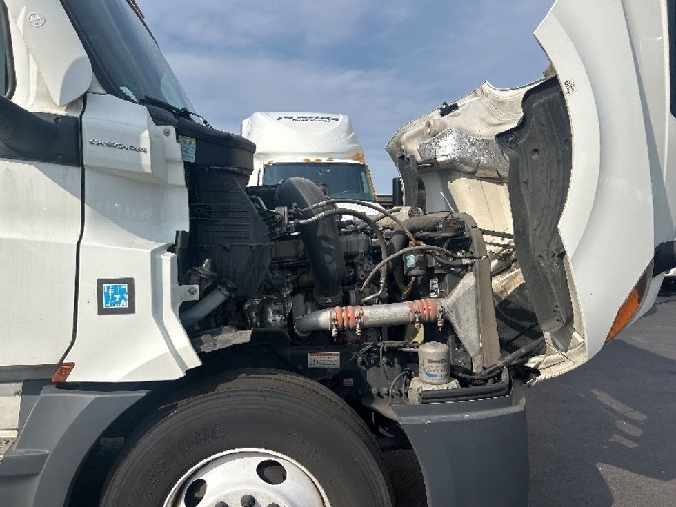 Sleeper Tractor-Heavy Duty Tractors-Freightliner-2023-T12664ST-Cranbury-NJ-635,507\n\t\tmiles-$ 58,750 - Image 20