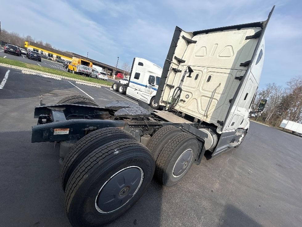Sleeper Tractor-Heavy Duty Tractors-Freightliner-2023-T12664ST-Cranbury-NJ-635,507\n\t\tmiles-$ 58,750 - Image 22
