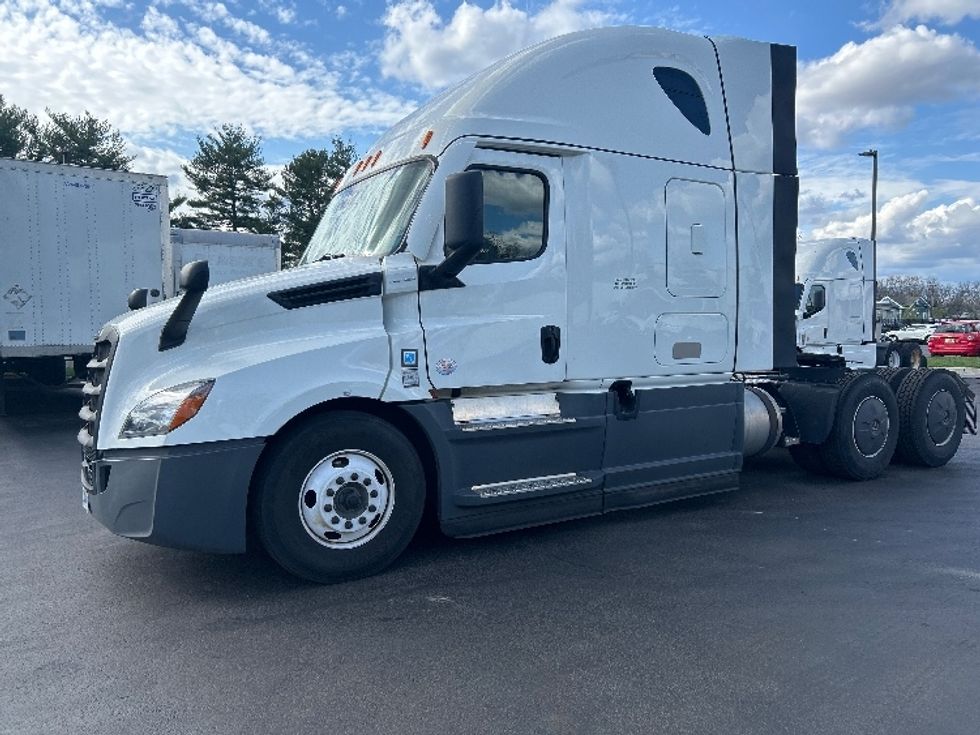 Sleeper Tractor-Heavy Duty Tractors-Freightliner-2023-T12664ST-Cranbury-NJ-635,507\n\t\tmiles-$ 58,750 - Image 3