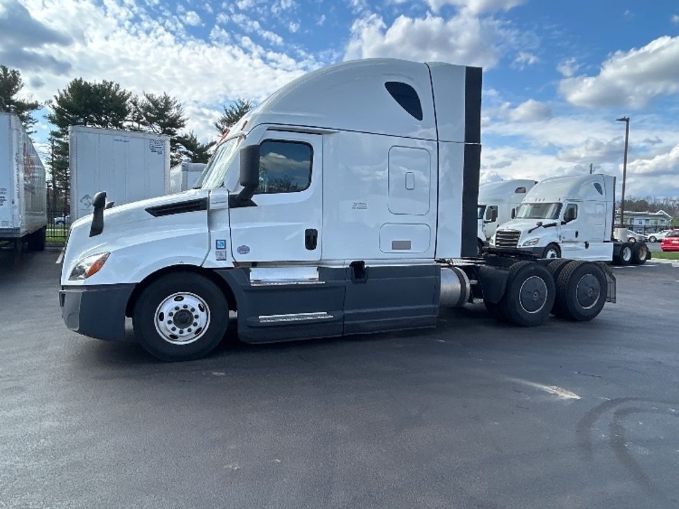 Sleeper Tractor-Heavy Duty Tractors-Freightliner-2023-T12664ST-Cranbury-NJ-635,507\n\t\tmiles-$ 58,750 - Image 4