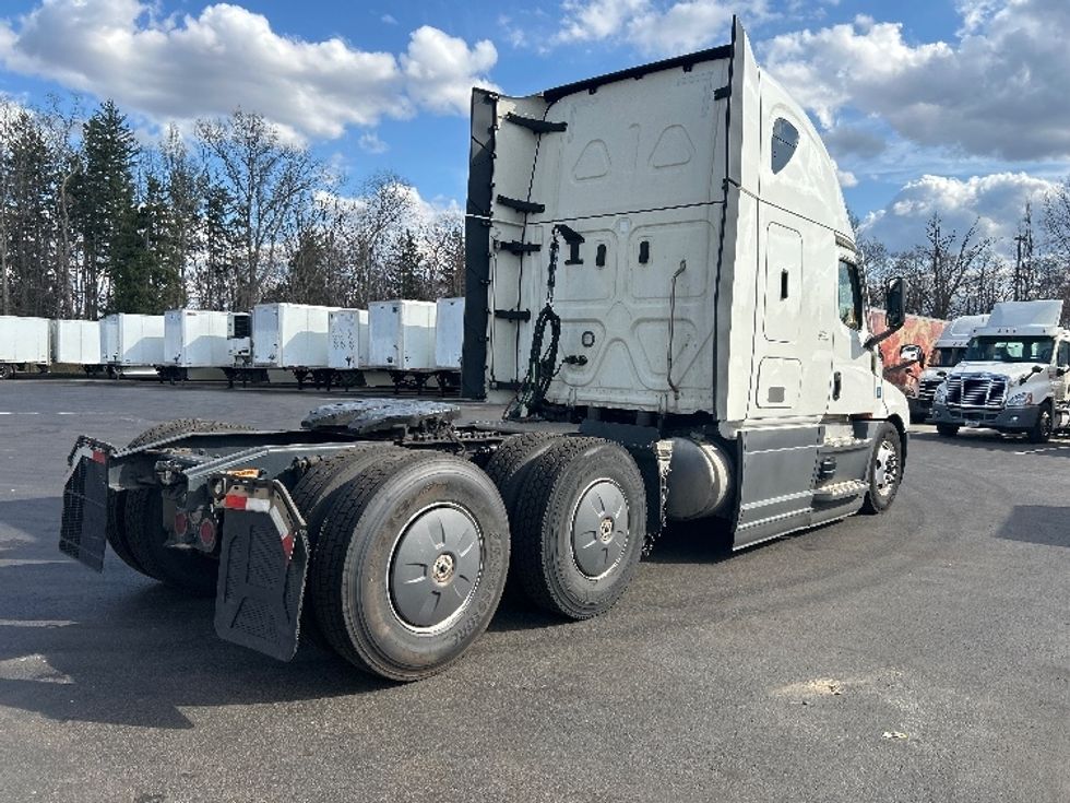 Sleeper Tractor-Heavy Duty Tractors-Freightliner-2023-T12664ST-Cranbury-NJ-635,507\n\t\tmiles-$ 58,750 - Image 7