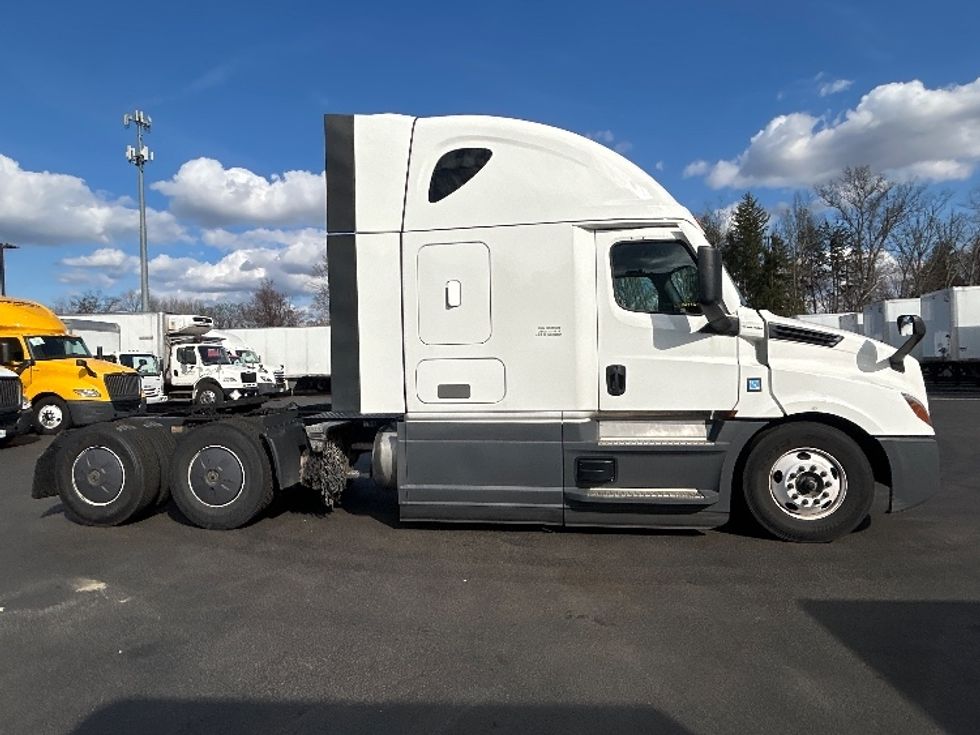 Sleeper Tractor-Heavy Duty Tractors-Freightliner-2023-T12664ST-Cranbury-NJ-635,507\n\t\tmiles-$ 58,750 - Image 8