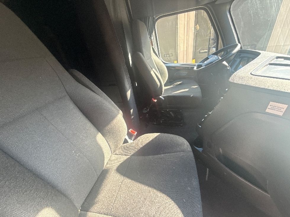 Sleeper Tractor-Heavy Duty Tractors-Freightliner-2023-T12664ST-Cross Lanes-WV-611,682\n\t\tmiles-$ 59,750 - Image 14