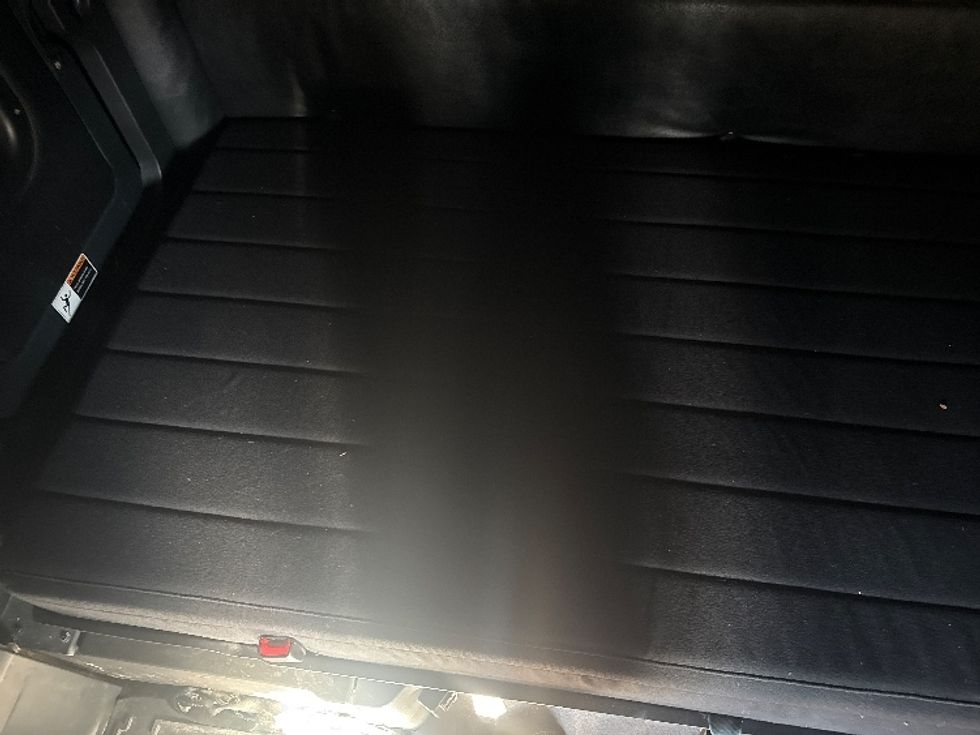 Sleeper Tractor-Heavy Duty Tractors-Freightliner-2023-T12664ST-Cross Lanes-WV-611,682\n\t\tmiles-$ 59,750 - Image 16