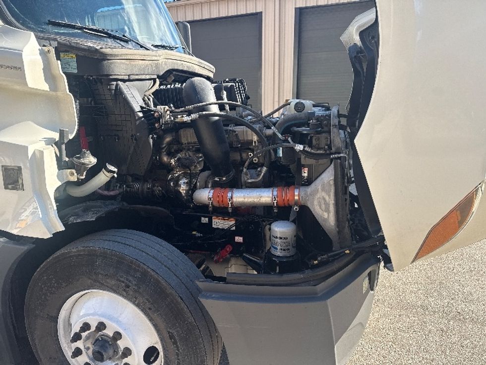 Sleeper Tractor-Heavy Duty Tractors-Freightliner-2023-T12664ST-Cross Lanes-WV-611,682\n\t\tmiles-$ 59,750 - Image 19