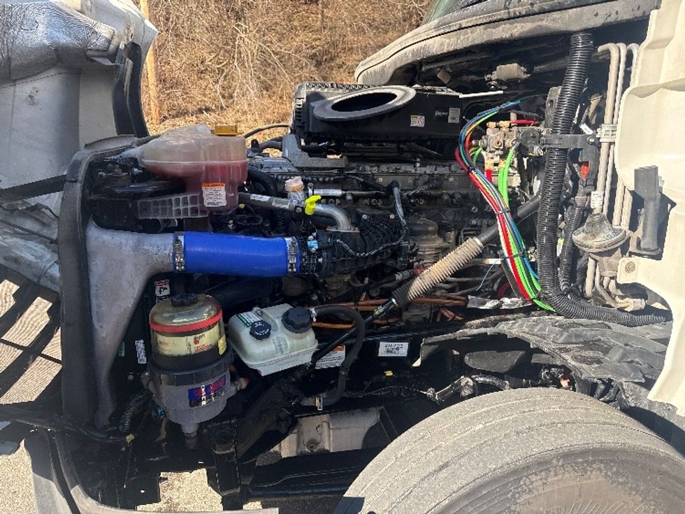 Sleeper Tractor-Heavy Duty Tractors-Freightliner-2023-T12664ST-Cross Lanes-WV-611,682\n\t\tmiles-$ 59,750 - Image 20