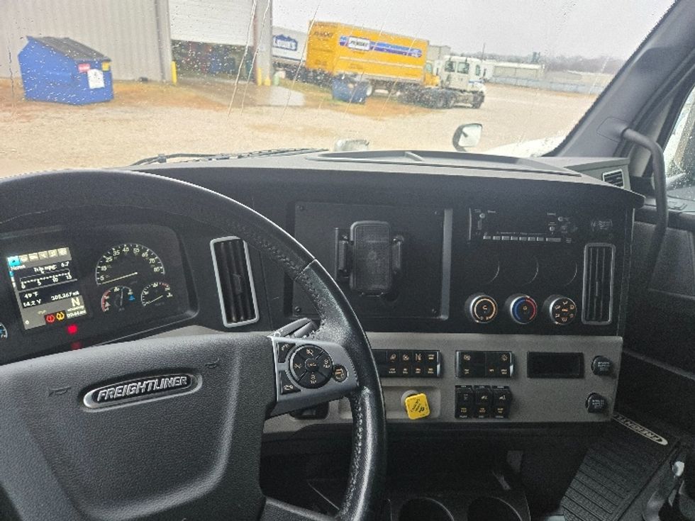 Sleeper Tractor-Heavy Duty Tractors-Freightliner-2023-T12664ST-Dallas-TX-305,379\n\t\tmiles-$ 101,500 - Image 10
