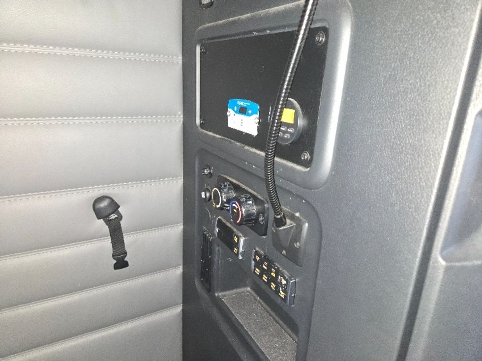 Sleeper Tractor-Heavy Duty Tractors-Freightliner-2023-T12664ST-Dallas-TX-305,380\n\t\tmiles-$ 101,500 - Image 17