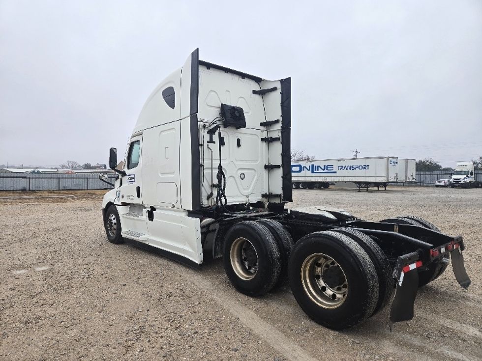 Sleeper Tractor-Heavy Duty Tractors-Freightliner-2023-T12664ST-Dallas-TX-305,380\n\t\tmiles-$ 101,500 - Image 5