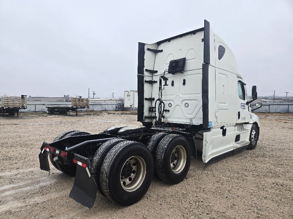 Sleeper Tractor-Heavy Duty Tractors-Freightliner-2023-T12664ST-Dallas-TX-305,380\n\t\tmiles-$ 101,500 - Image 7