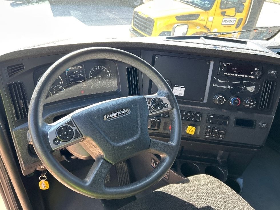 Sleeper Tractor-Heavy Duty Tractors-Freightliner-2023-T12664ST-Dallas-TX-320,000\n\t\tmiles-$ 97,250 - Image 11