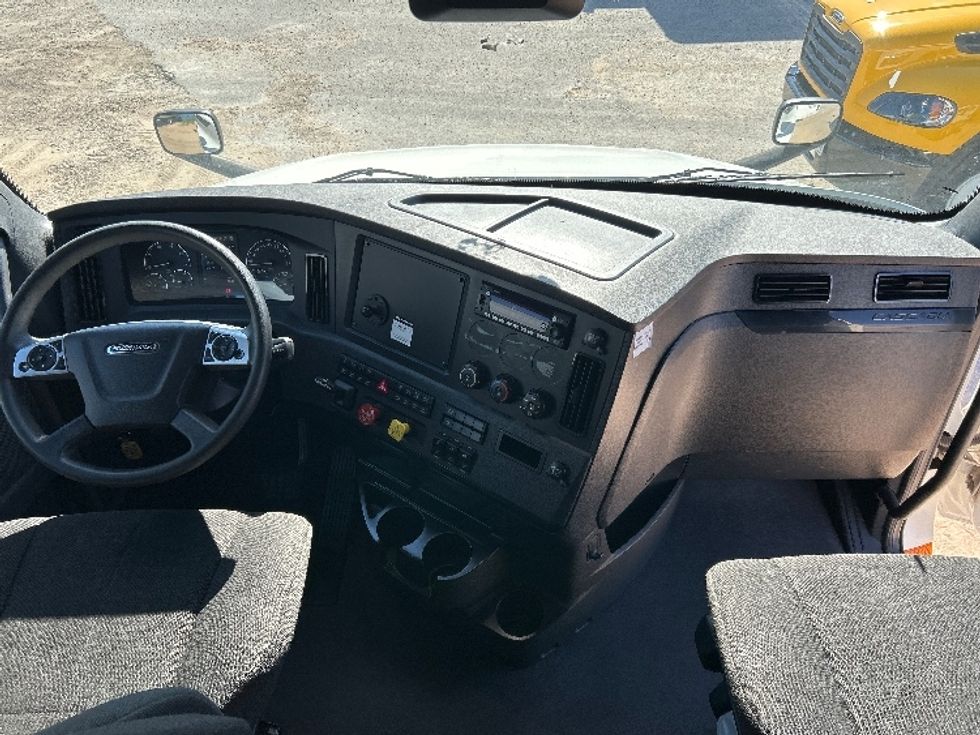 Sleeper Tractor-Heavy Duty Tractors-Freightliner-2023-T12664ST-Dallas-TX-320,000\n\t\tmiles-$ 97,250 - Image 12