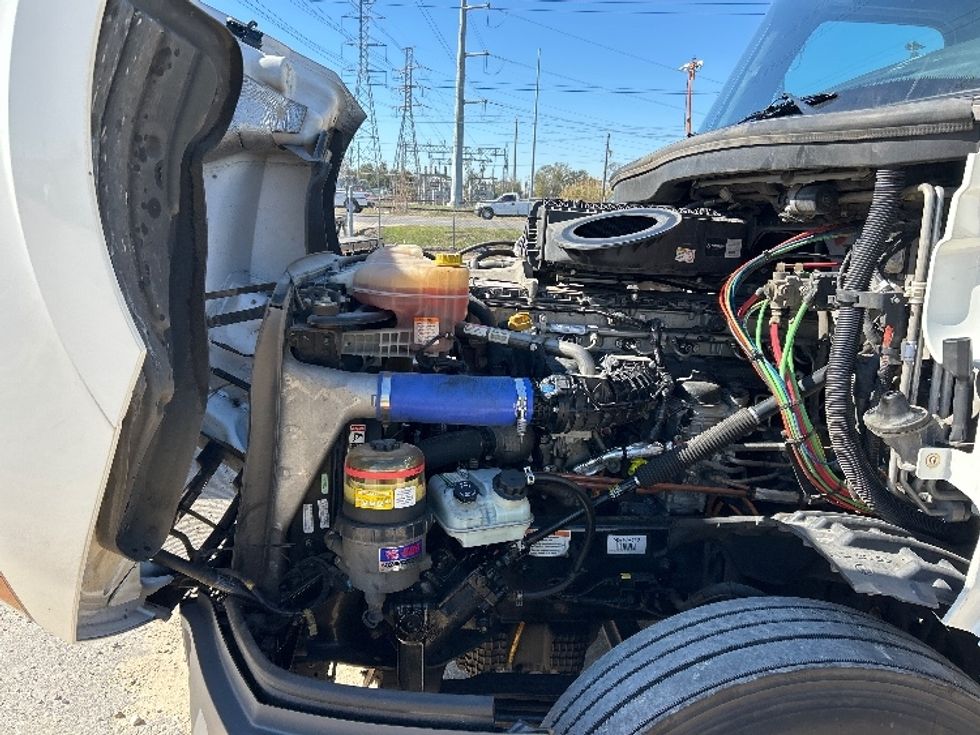 Sleeper Tractor-Heavy Duty Tractors-Freightliner-2023-T12664ST-Dallas-TX-320,000\n\t\tmiles-$ 97,250 - Image 21