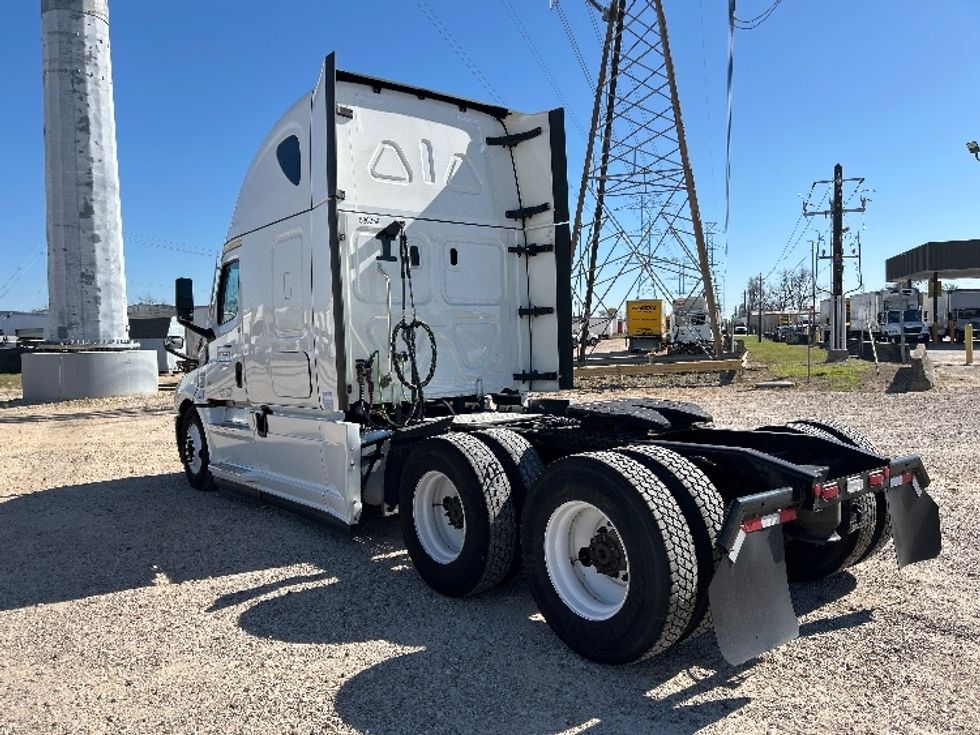 Sleeper Tractor-Heavy Duty Tractors-Freightliner-2023-T12664ST-Dallas-TX-320,000\n\t\tmiles-$ 97,250 - Image 5