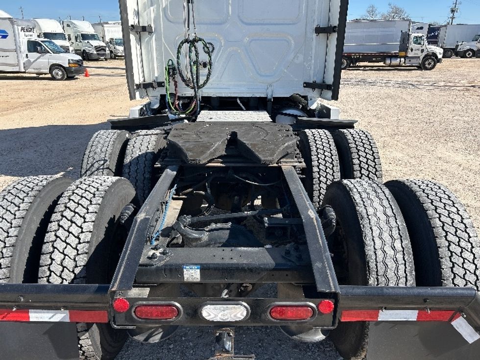 Sleeper Tractor-Heavy Duty Tractors-Freightliner-2023-T12664ST-Dallas-TX-320,000\n\t\tmiles-$ 97,250 - Image 6