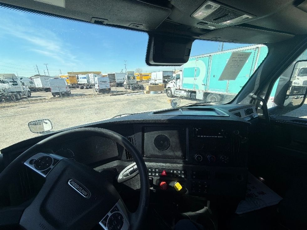 Sleeper Tractor-Heavy Duty Tractors-Freightliner-2023-T12664ST-Dallas-TX-330,795\n\t\tmiles-$ 95,750 - Image 11