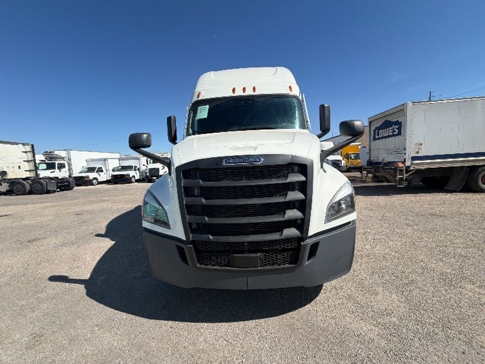 Sleeper Tractor-Heavy Duty Tractors-Freightliner-2023-T12664ST-Dallas-TX-330,795\n\t\tmiles-$ 95,750 - Image 2