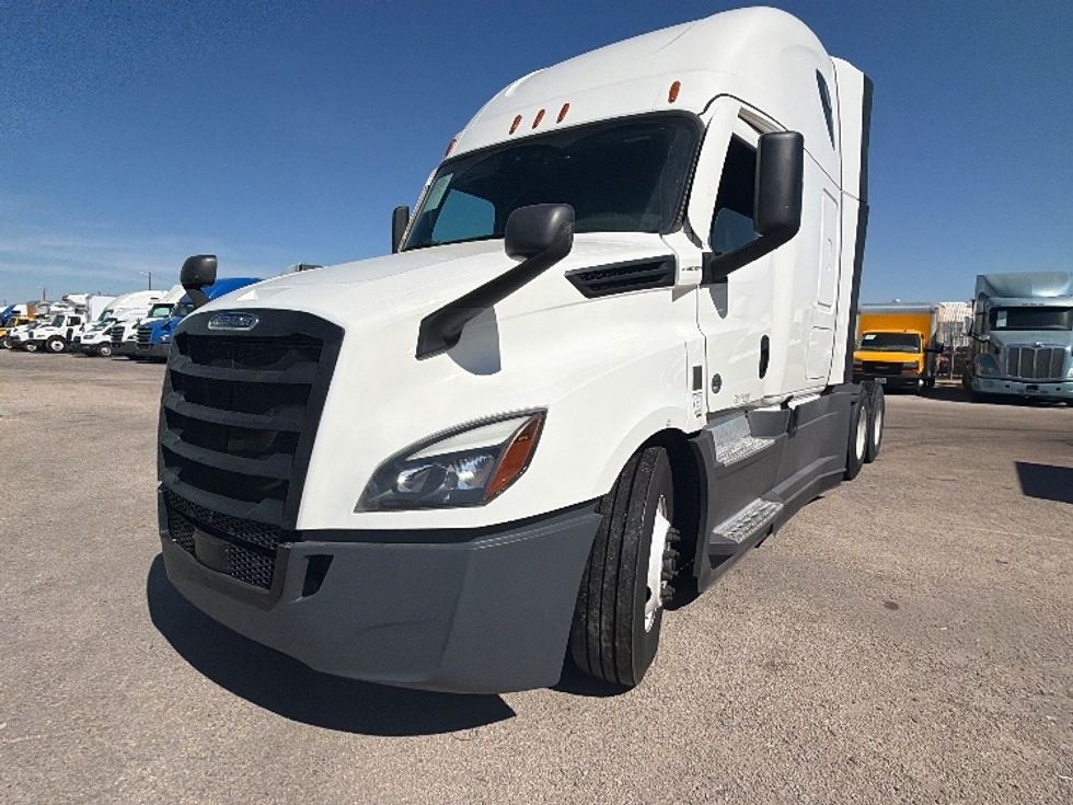 Sleeper Tractor-Heavy Duty Tractors-Freightliner-2023-T12664ST-Dallas-TX-330,795\n\t\tmiles-$ 95,750 - Image 3