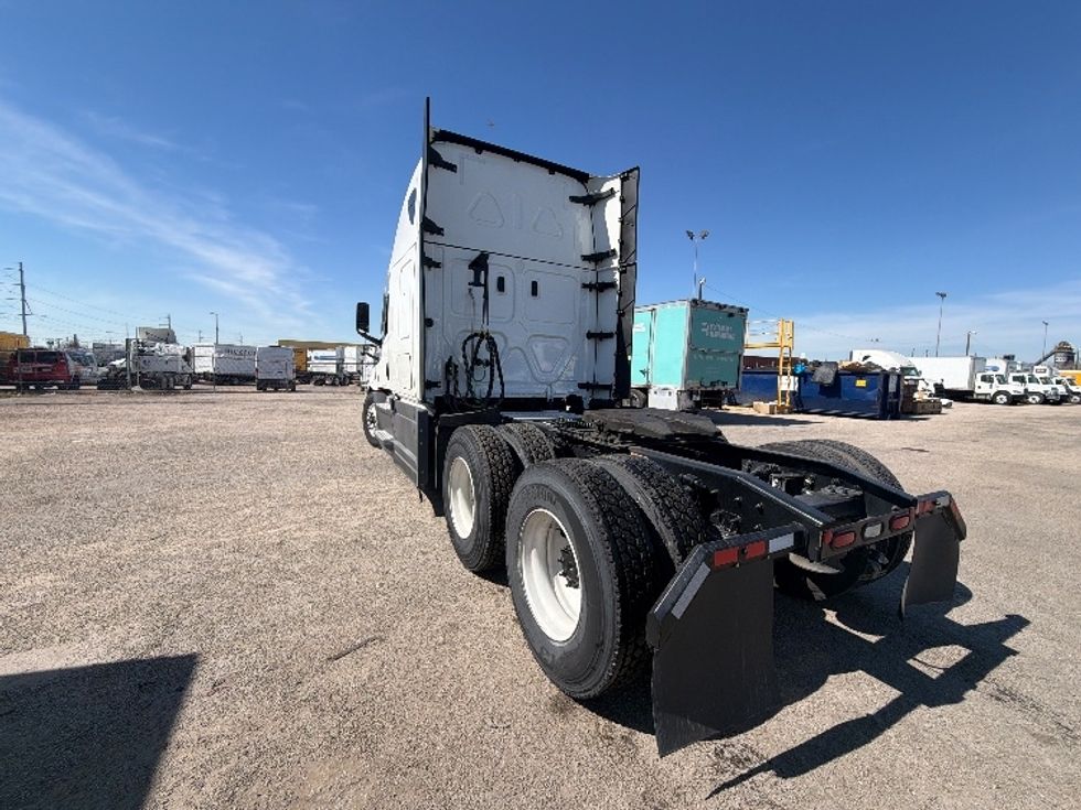 Sleeper Tractor-Heavy Duty Tractors-Freightliner-2023-T12664ST-Dallas-TX-330,795\n\t\tmiles-$ 95,750 - Image 5