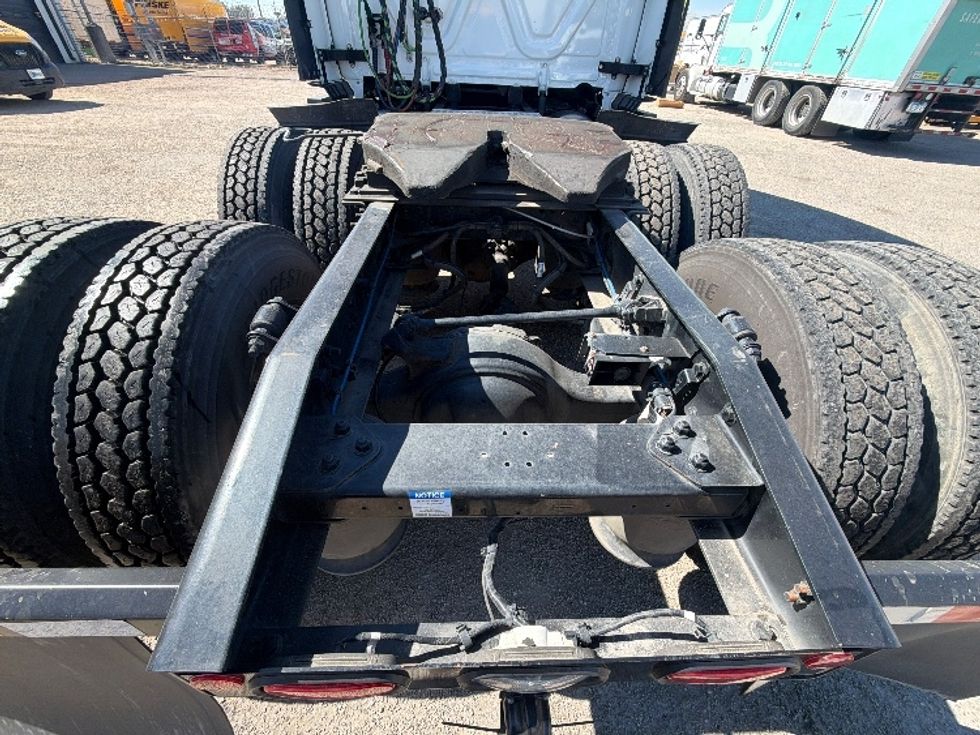 Sleeper Tractor-Heavy Duty Tractors-Freightliner-2023-T12664ST-Dallas-TX-330,795\n\t\tmiles-$ 95,750 - Image 6