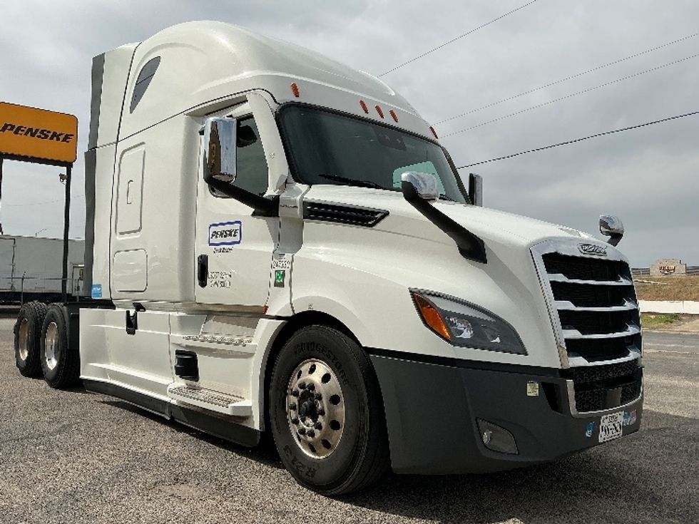 Sleeper Tractor-Heavy Duty Tractors-Freightliner-2023-T12664ST-Dallas-TX-335,858\n\t\tmiles-$ 98,750 - Image 1