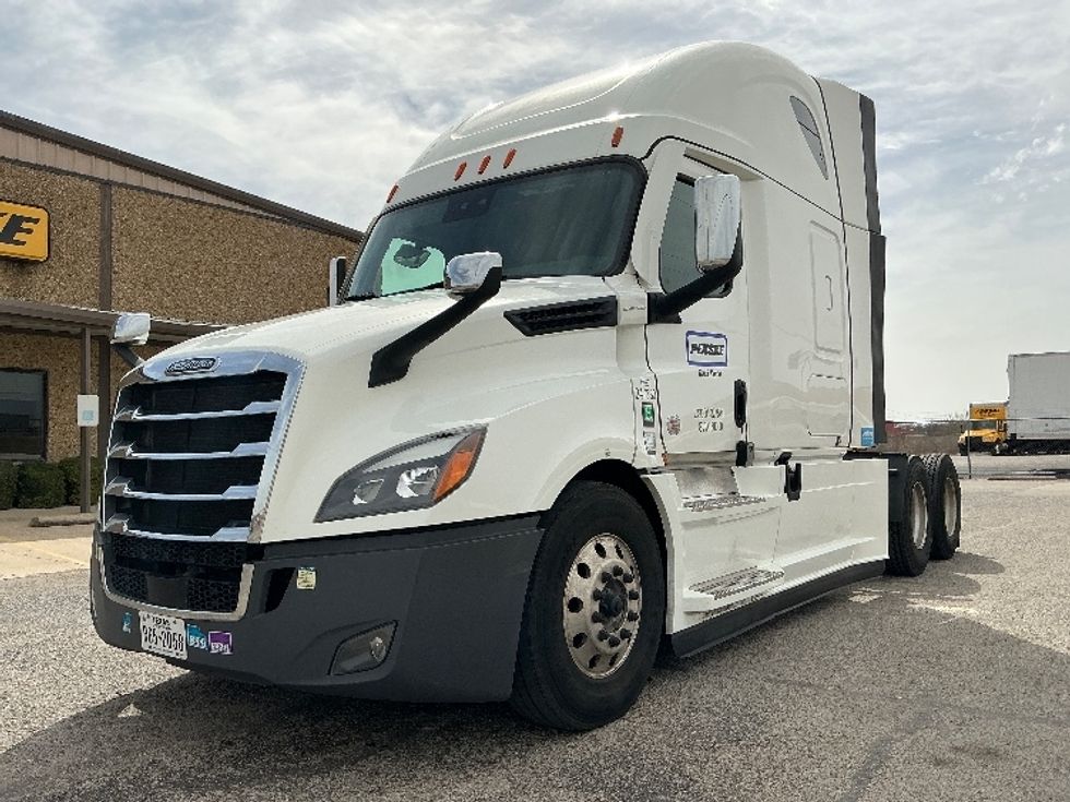 Sleeper Tractor-Heavy Duty Tractors-Freightliner-2023-T12664ST-Dallas-TX-335,858\n\t\tmiles-$ 98,750 - Image 3