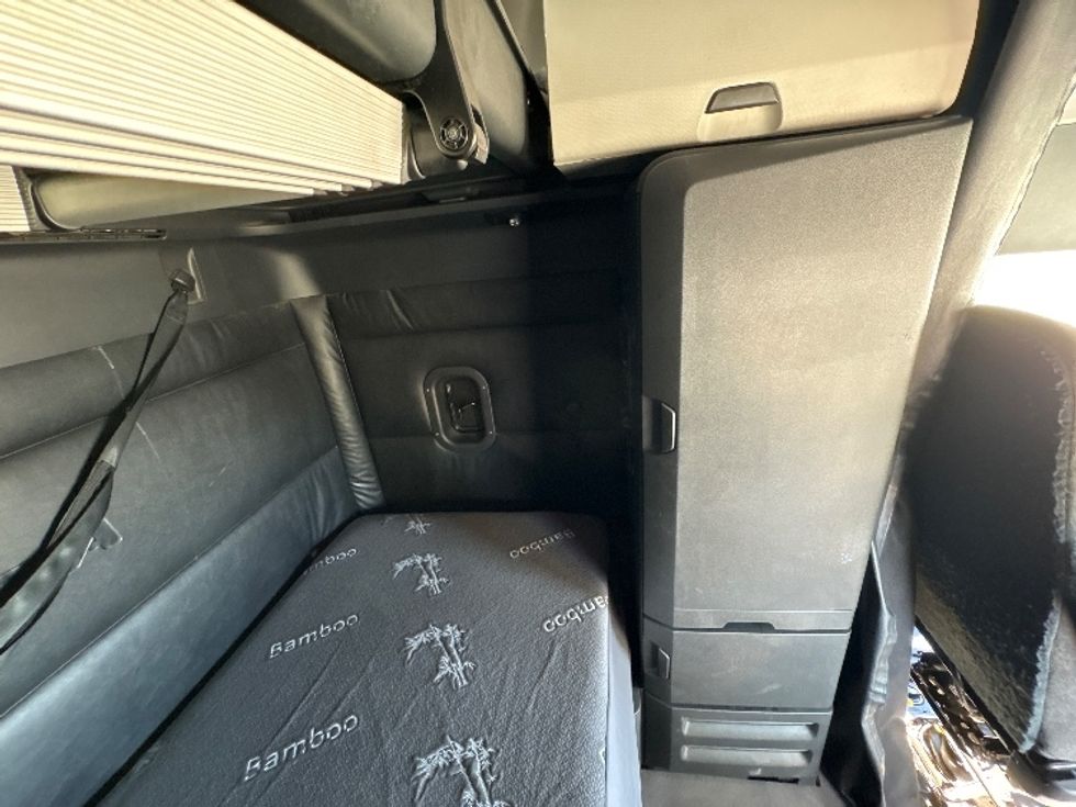 Sleeper Tractor-Heavy Duty Tractors-Freightliner-2023-T12664ST-Dallas-TX-406,289\n\t\tmiles-$ 85,500 - Image 18