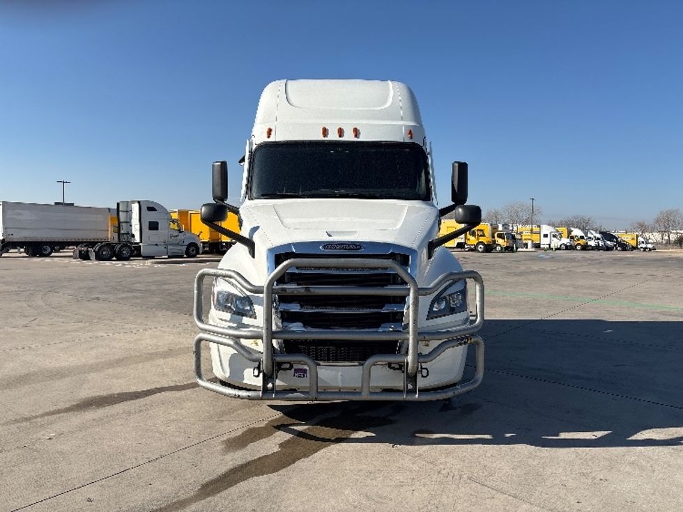 Sleeper Tractor-Heavy Duty Tractors-Freightliner-2023-T12664ST-Dallas-TX-406,289\n\t\tmiles-$ 85,500 - Image 2