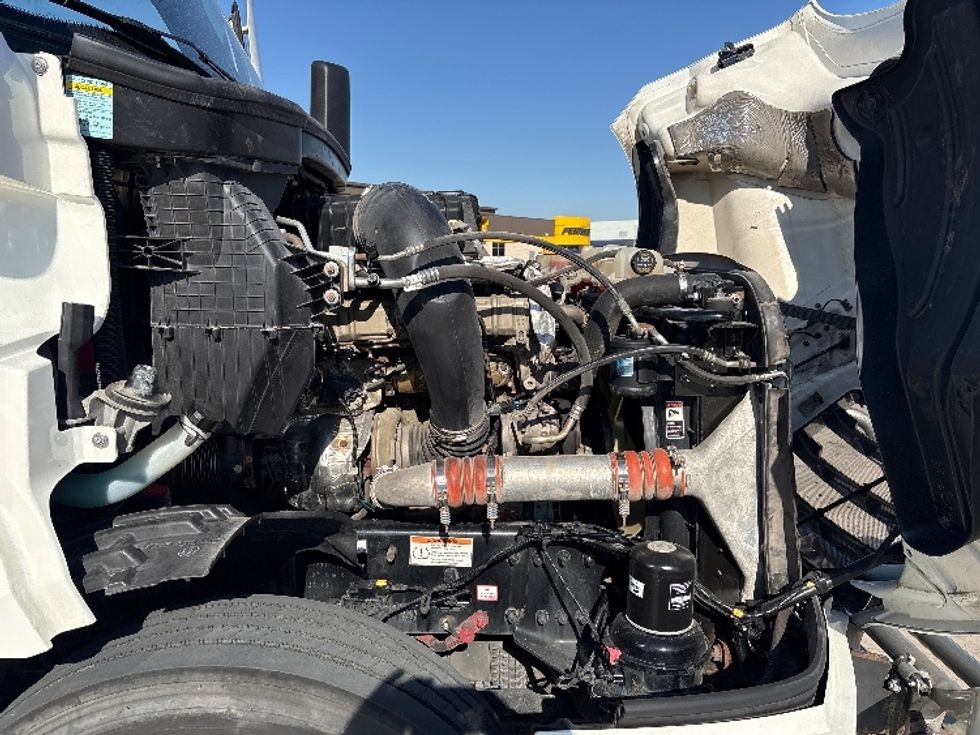 Sleeper Tractor-Heavy Duty Tractors-Freightliner-2023-T12664ST-Dallas-TX-406,289\n\t\tmiles-$ 85,500 - Image 20