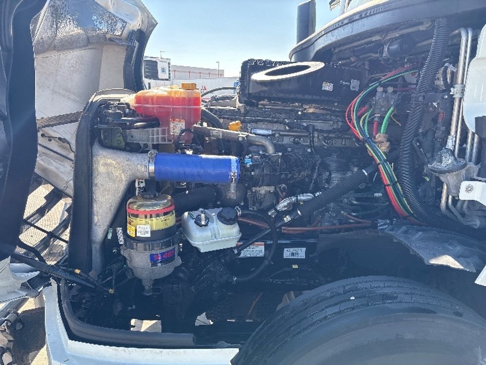 Sleeper Tractor-Heavy Duty Tractors-Freightliner-2023-T12664ST-Dallas-TX-406,289\n\t\tmiles-$ 85,500 - Image 21