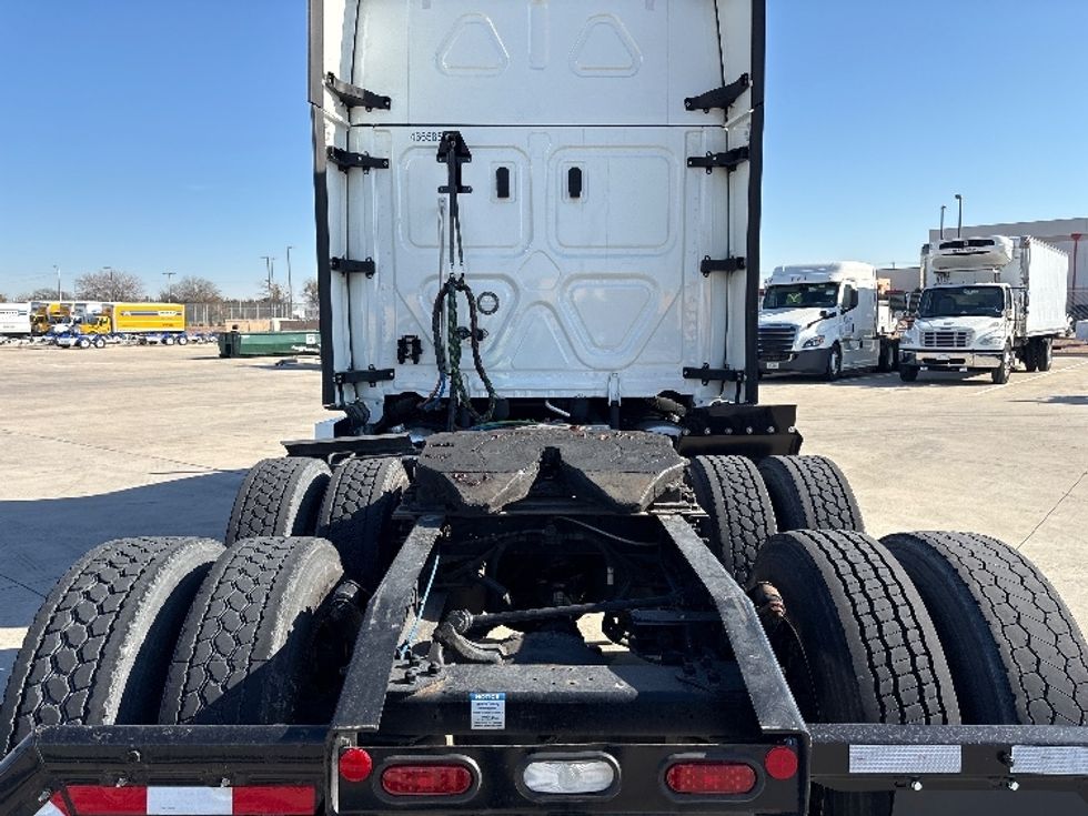 Sleeper Tractor-Heavy Duty Tractors-Freightliner-2023-T12664ST-Dallas-TX-406,289\n\t\tmiles-$ 85,500 - Image 6