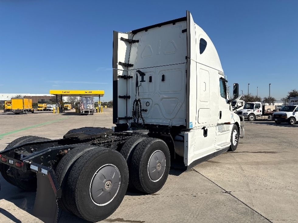 Sleeper Tractor-Heavy Duty Tractors-Freightliner-2023-T12664ST-Dallas-TX-406,289\n\t\tmiles-$ 85,500 - Image 7