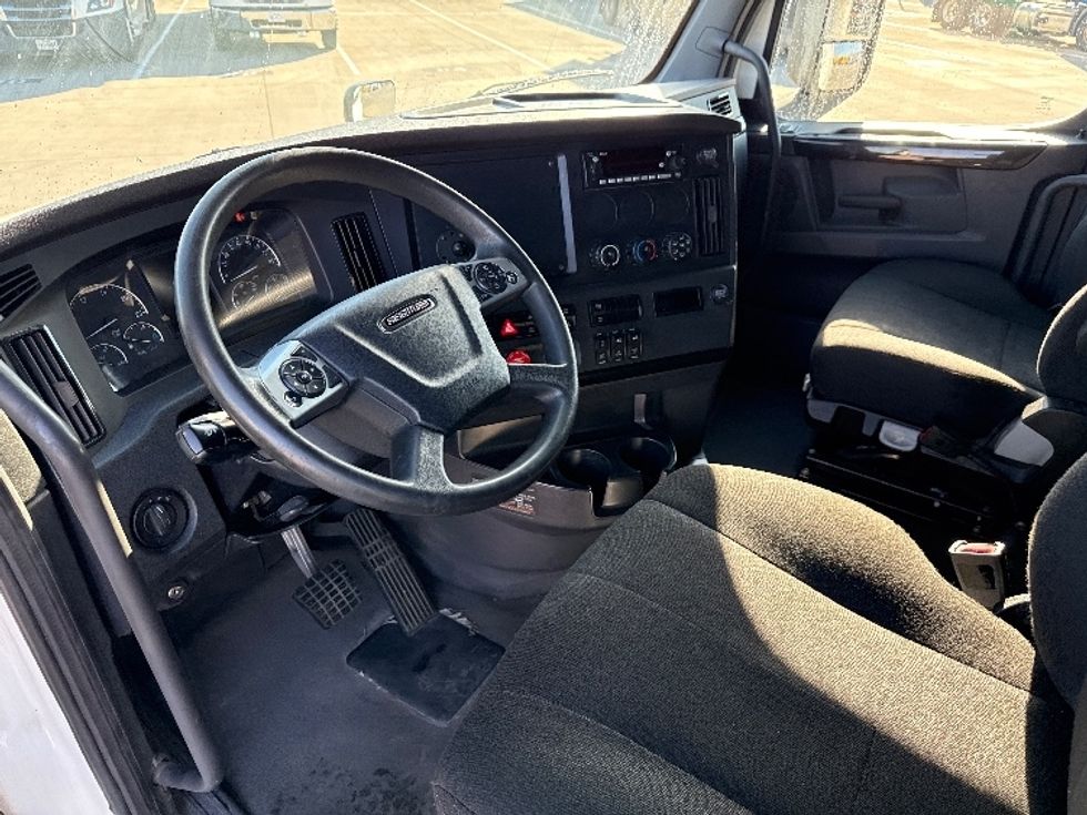 Sleeper Tractor-Heavy Duty Tractors-Freightliner-2023-T12664ST-Dallas-TX-419,808\n\t\tmiles-$ 86,500 - Image 10