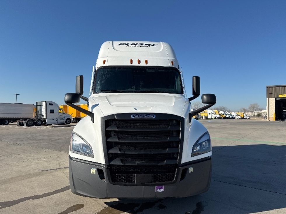 Sleeper Tractor-Heavy Duty Tractors-Freightliner-2023-T12664ST-Dallas-TX-419,808\n\t\tmiles-$ 86,500 - Image 2
