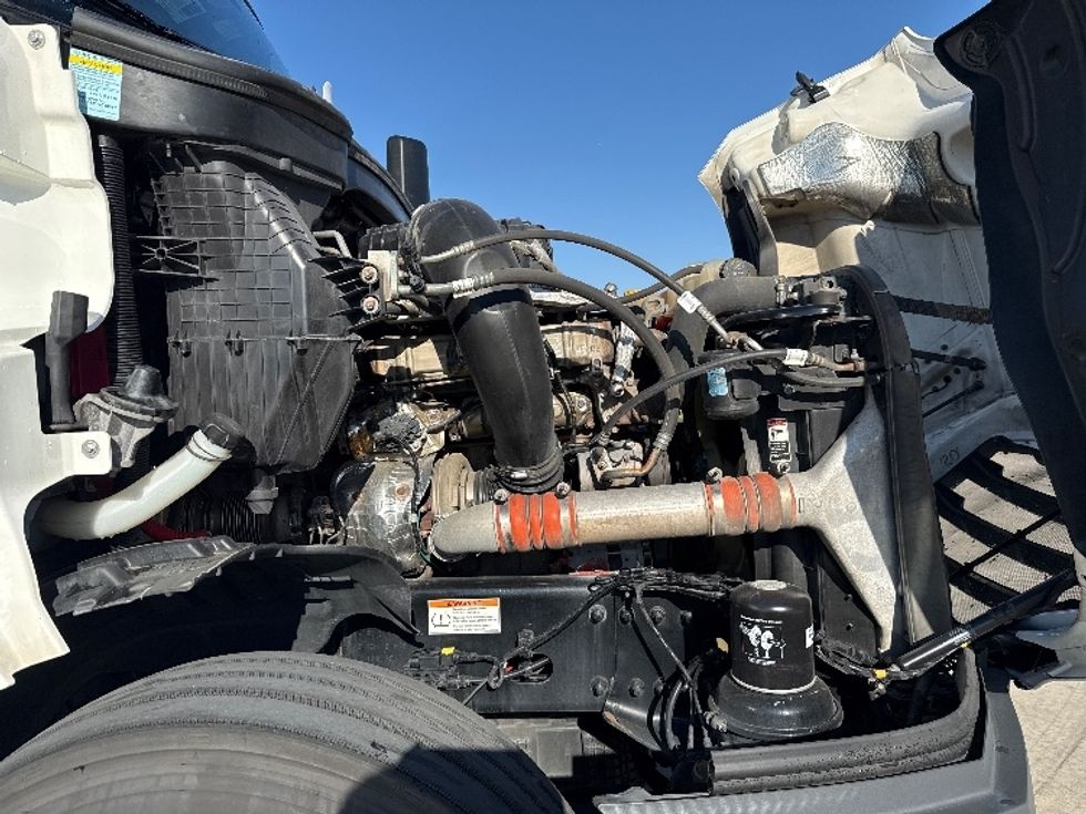 Sleeper Tractor-Heavy Duty Tractors-Freightliner-2023-T12664ST-Dallas-TX-419,808\n\t\tmiles-$ 86,500 - Image 20