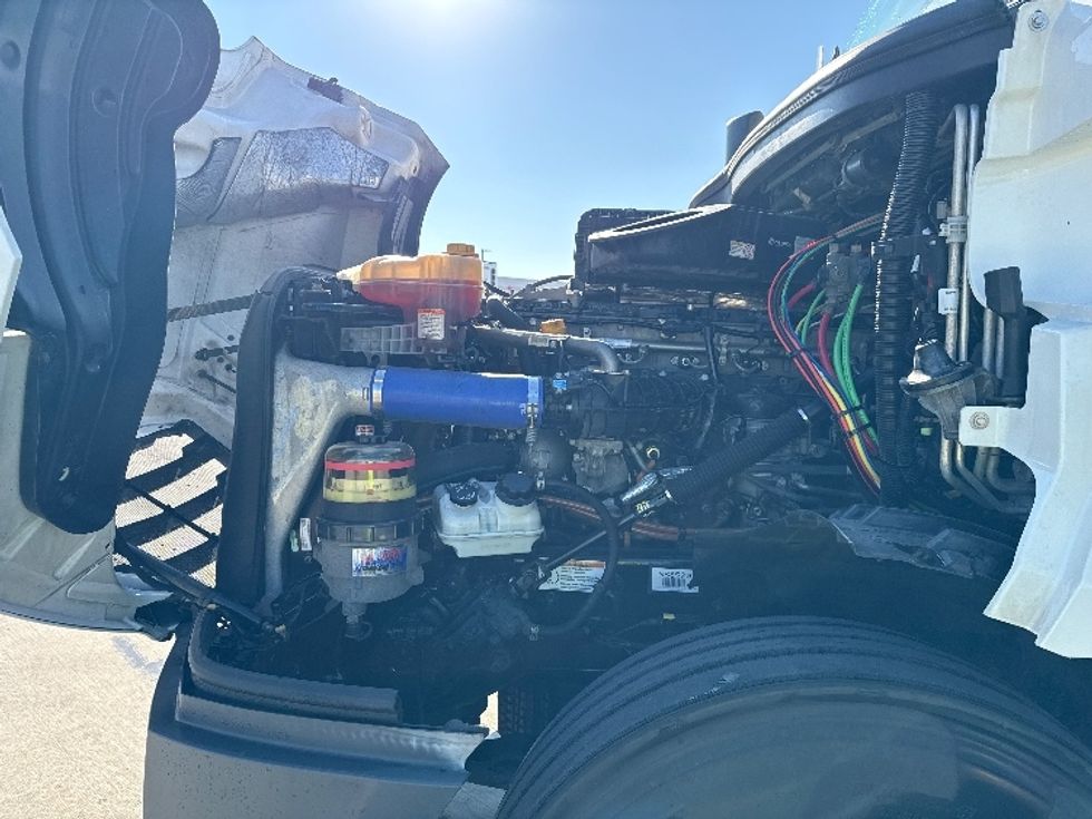 Sleeper Tractor-Heavy Duty Tractors-Freightliner-2023-T12664ST-Dallas-TX-419,808\n\t\tmiles-$ 86,500 - Image 21