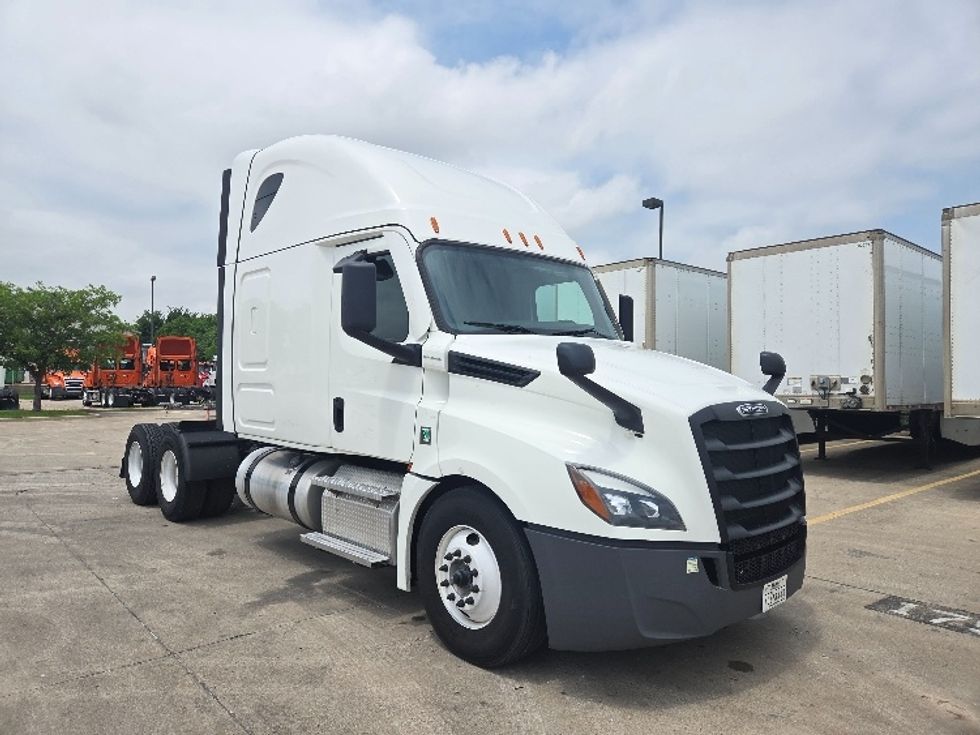 Sleeper Tractor-Heavy Duty Tractors-Freightliner-2023-T12664ST-Dallas-TX-544,296\n\t\tmiles-$ 79,250 - Image 1