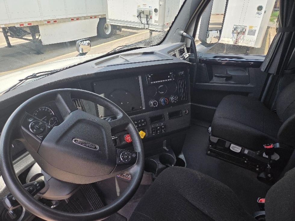 Sleeper Tractor-Heavy Duty Tractors-Freightliner-2023-T12664ST-Dallas-TX-544,296\n\t\tmiles-$ 79,250 - Image 10