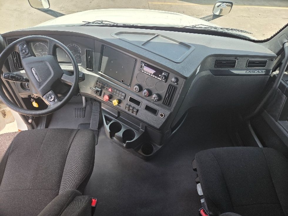 Sleeper Tractor-Heavy Duty Tractors-Freightliner-2023-T12664ST-Dallas-TX-544,296\n\t\tmiles-$ 79,250 - Image 12