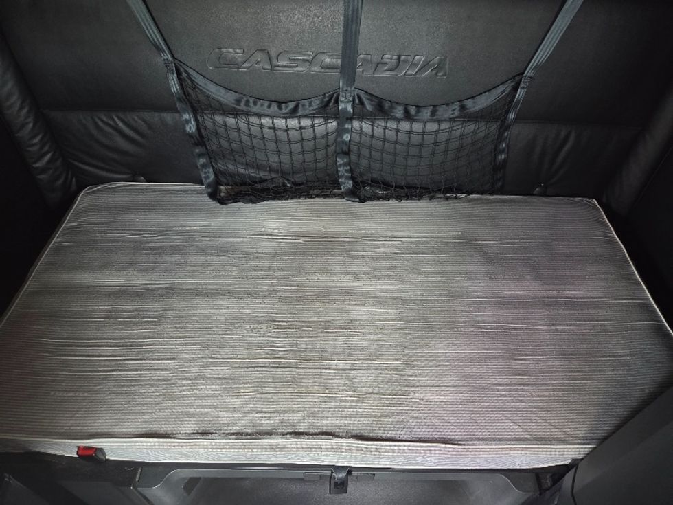 Sleeper Tractor-Heavy Duty Tractors-Freightliner-2023-T12664ST-Dallas-TX-544,296\n\t\tmiles-$ 79,250 - Image 17