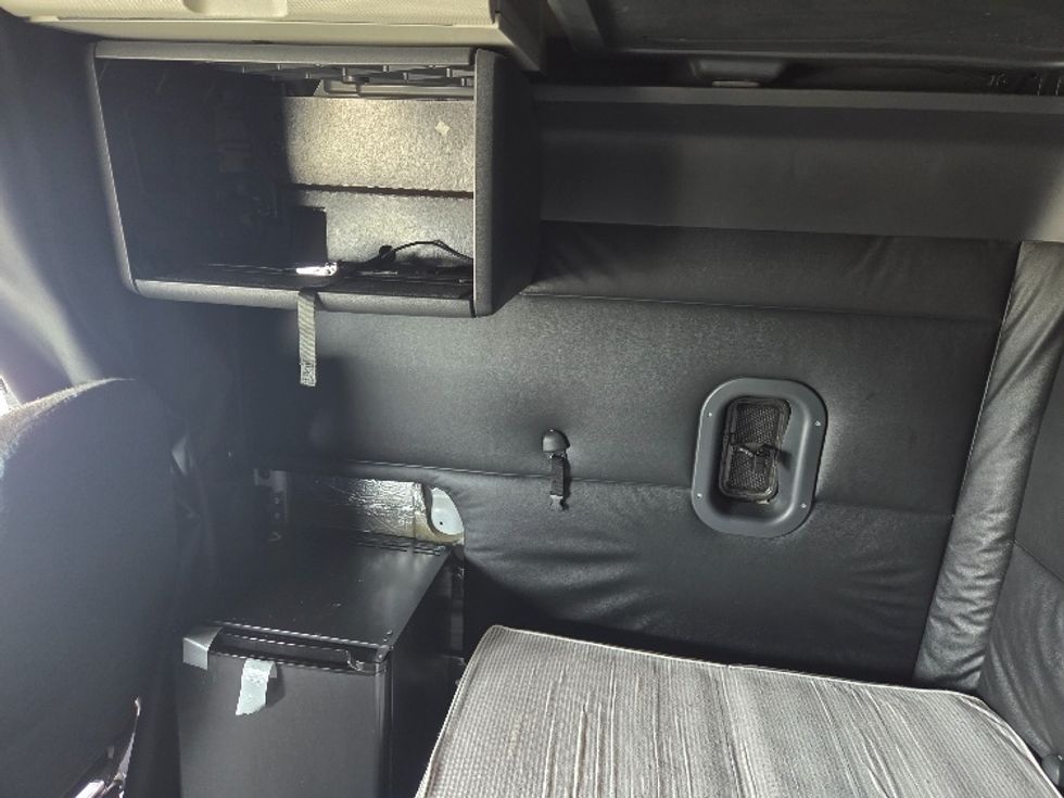 Sleeper Tractor-Heavy Duty Tractors-Freightliner-2023-T12664ST-Dallas-TX-544,296\n\t\tmiles-$ 79,250 - Image 19