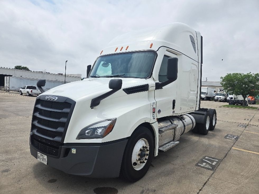 Sleeper Tractor-Heavy Duty Tractors-Freightliner-2023-T12664ST-Dallas-TX-544,296\n\t\tmiles-$ 79,250 - Image 3