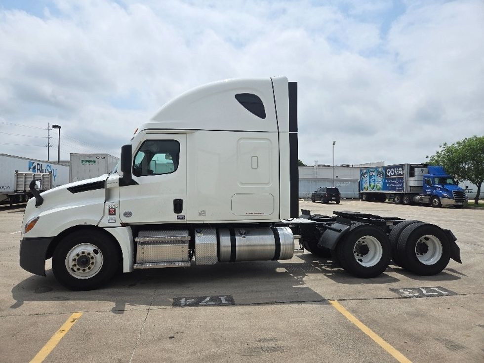 Sleeper Tractor-Heavy Duty Tractors-Freightliner-2023-T12664ST-Dallas-TX-544,296\n\t\tmiles-$ 79,250 - Image 4