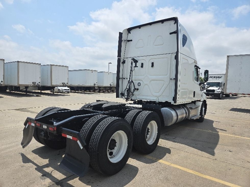 Sleeper Tractor-Heavy Duty Tractors-Freightliner-2023-T12664ST-Dallas-TX-544,296\n\t\tmiles-$ 79,250 - Image 7