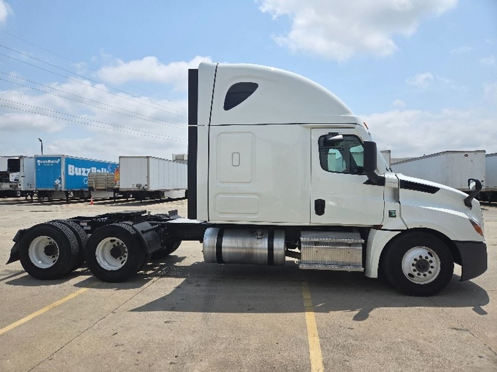 Sleeper Tractor-Heavy Duty Tractors-Freightliner-2023-T12664ST-Dallas-TX-544,296\n\t\tmiles-$ 79,250 - Image 8