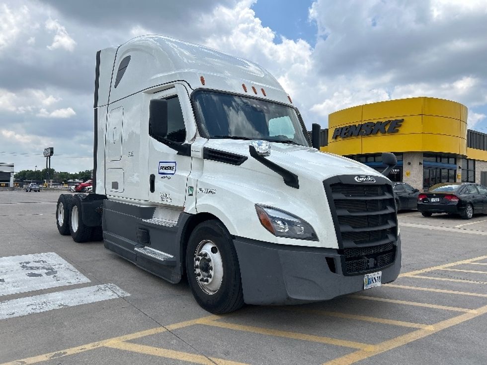 Sleeper Tractor-Heavy Duty Tractors-Freightliner-2023-T12664ST-Dallas-TX-544,656\n\t\tmiles-$ 72,750 - Image 1